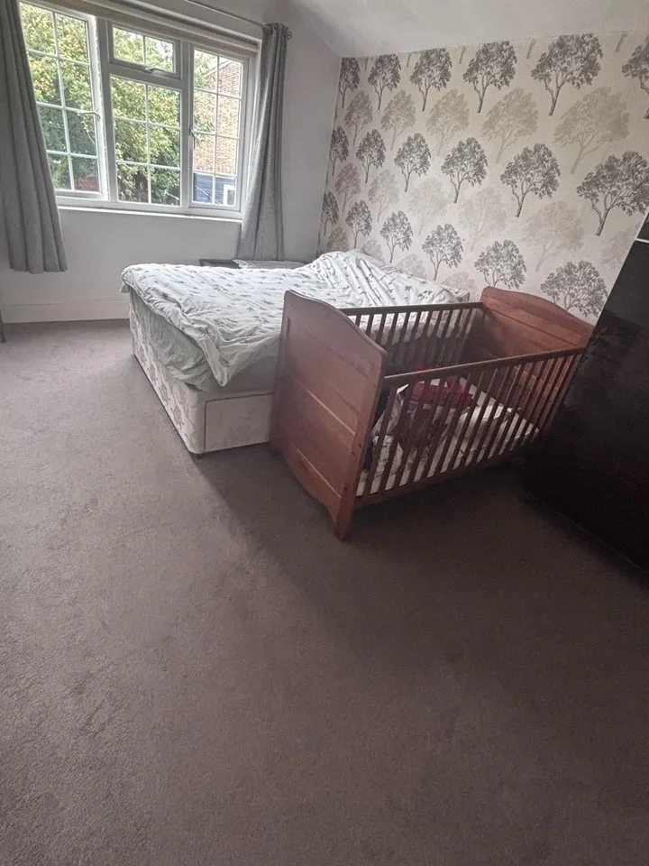 Room Burgess Road in Greater London
