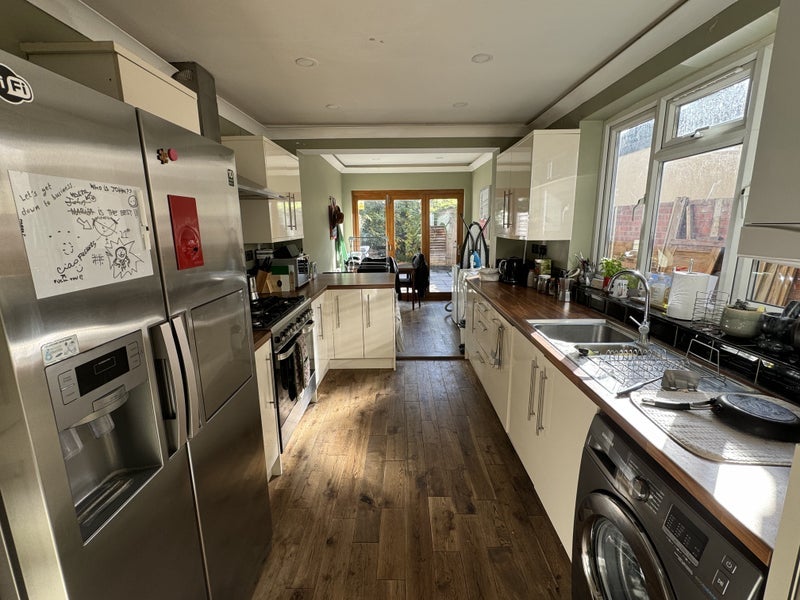 Room Dunedin Road in Greater London