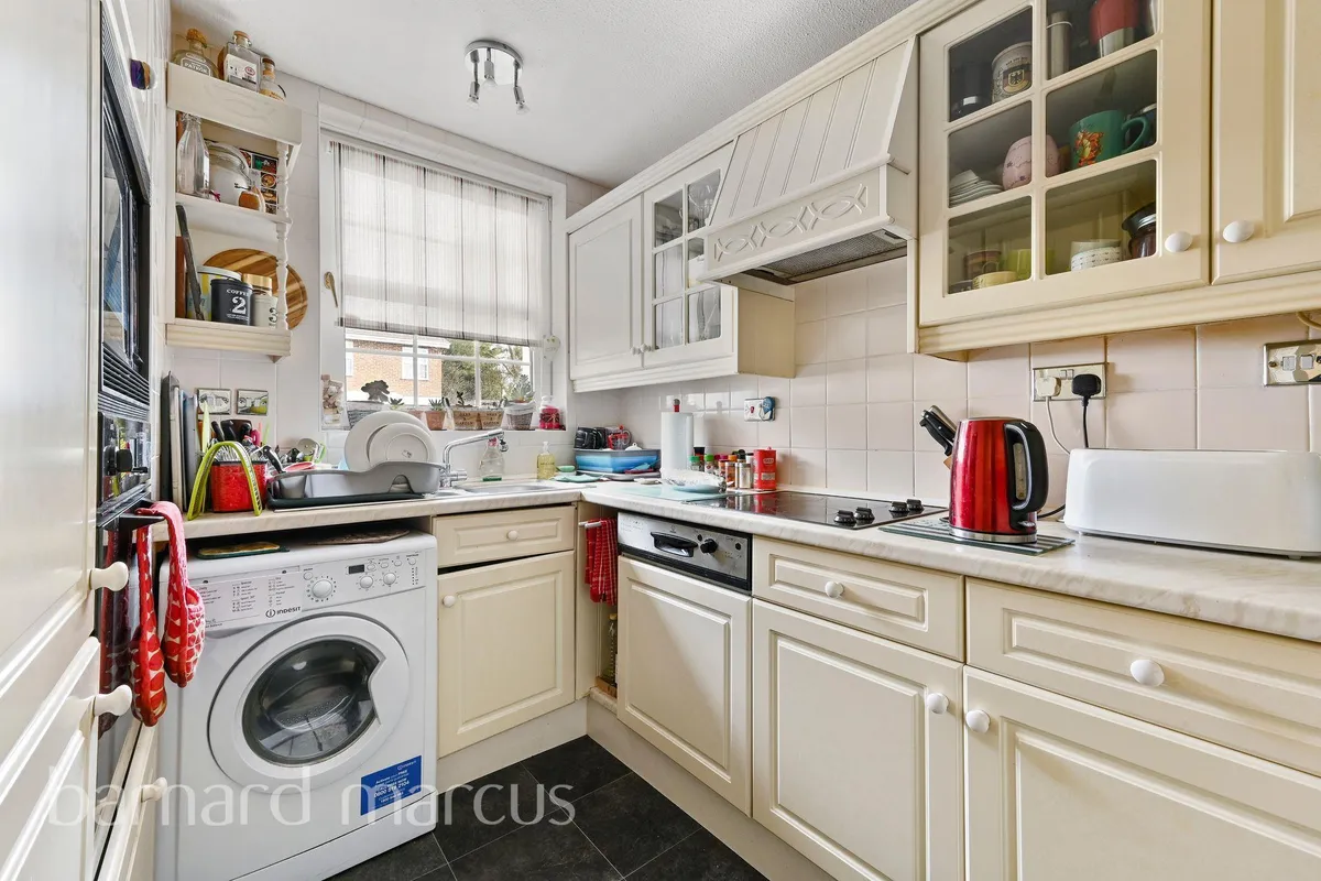 House Spinney Close in Greater London
