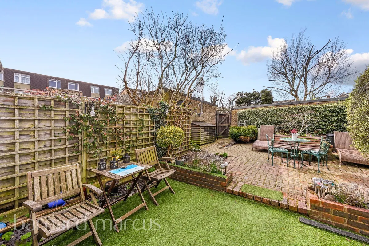 House Spinney Close in Greater London
