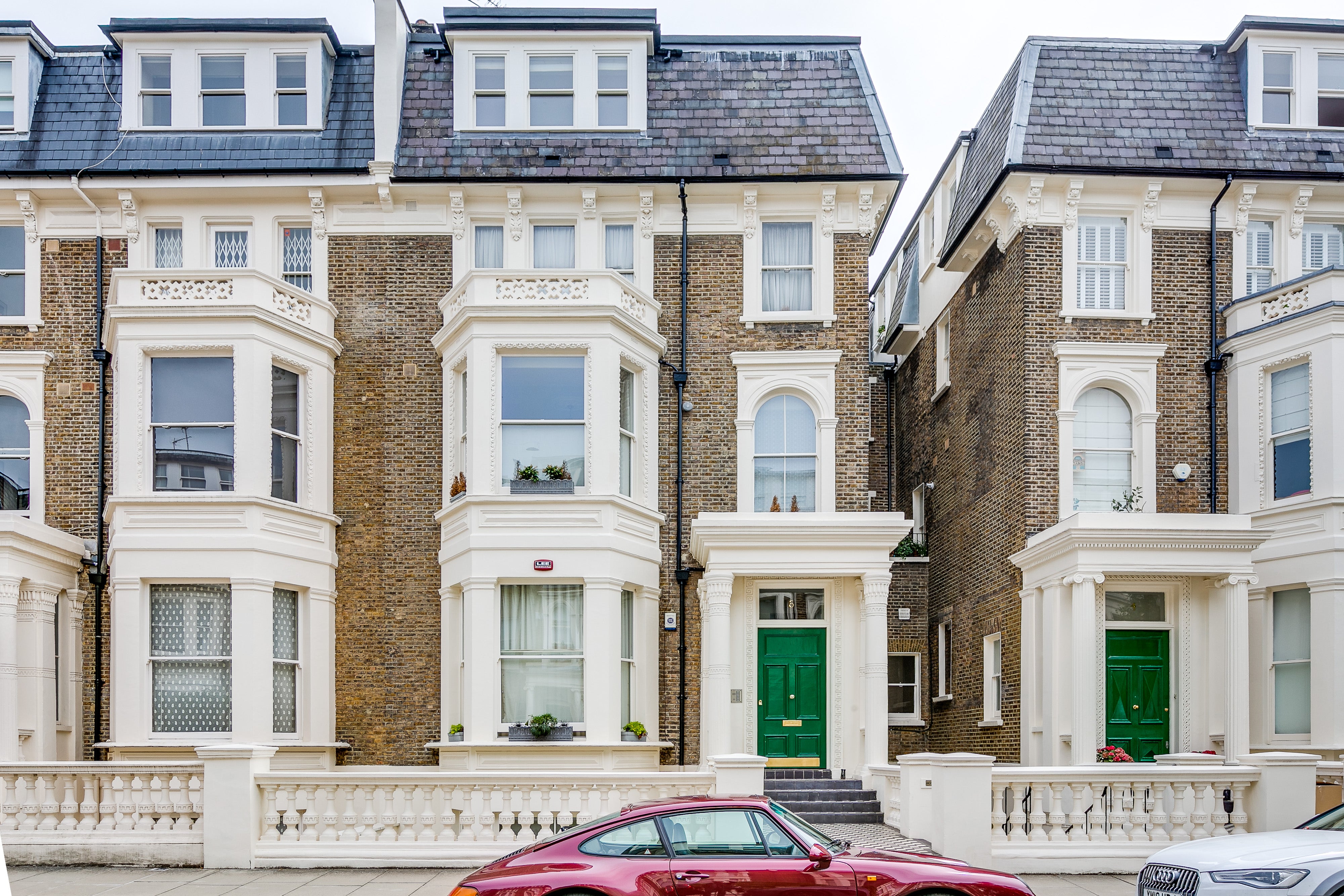 Flat Clifton Gardens in City of Westminster