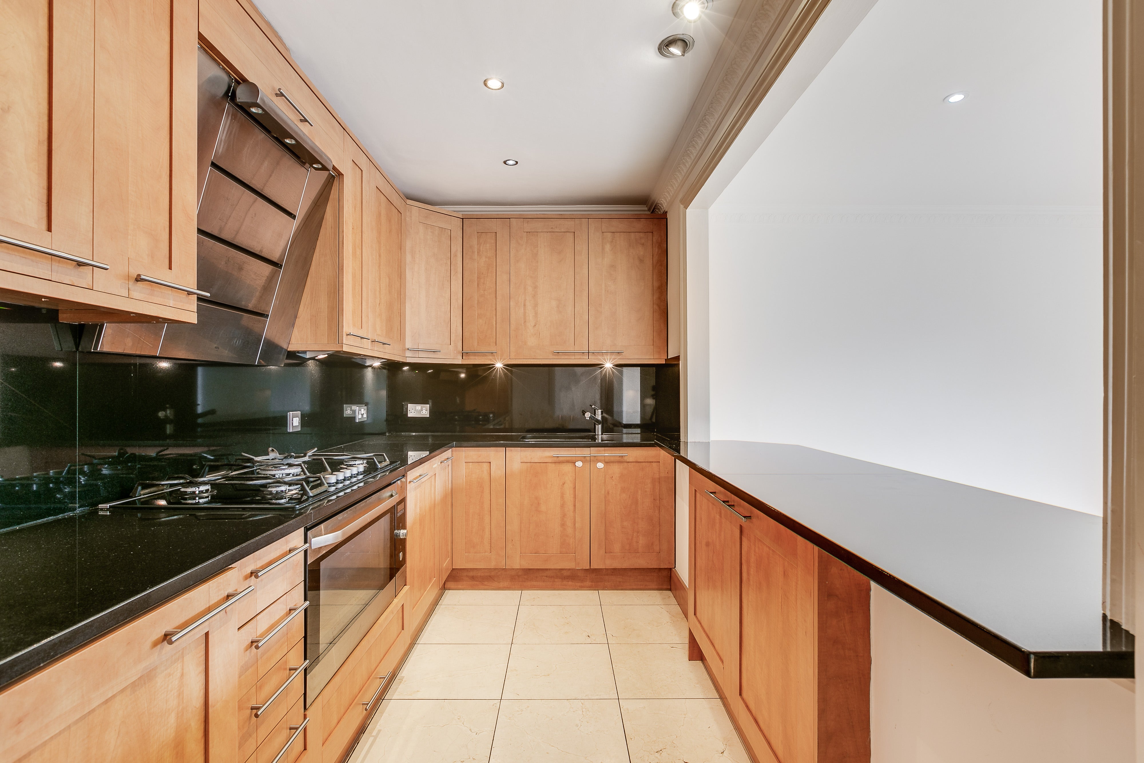 Flat Clifton Gardens in City of Westminster