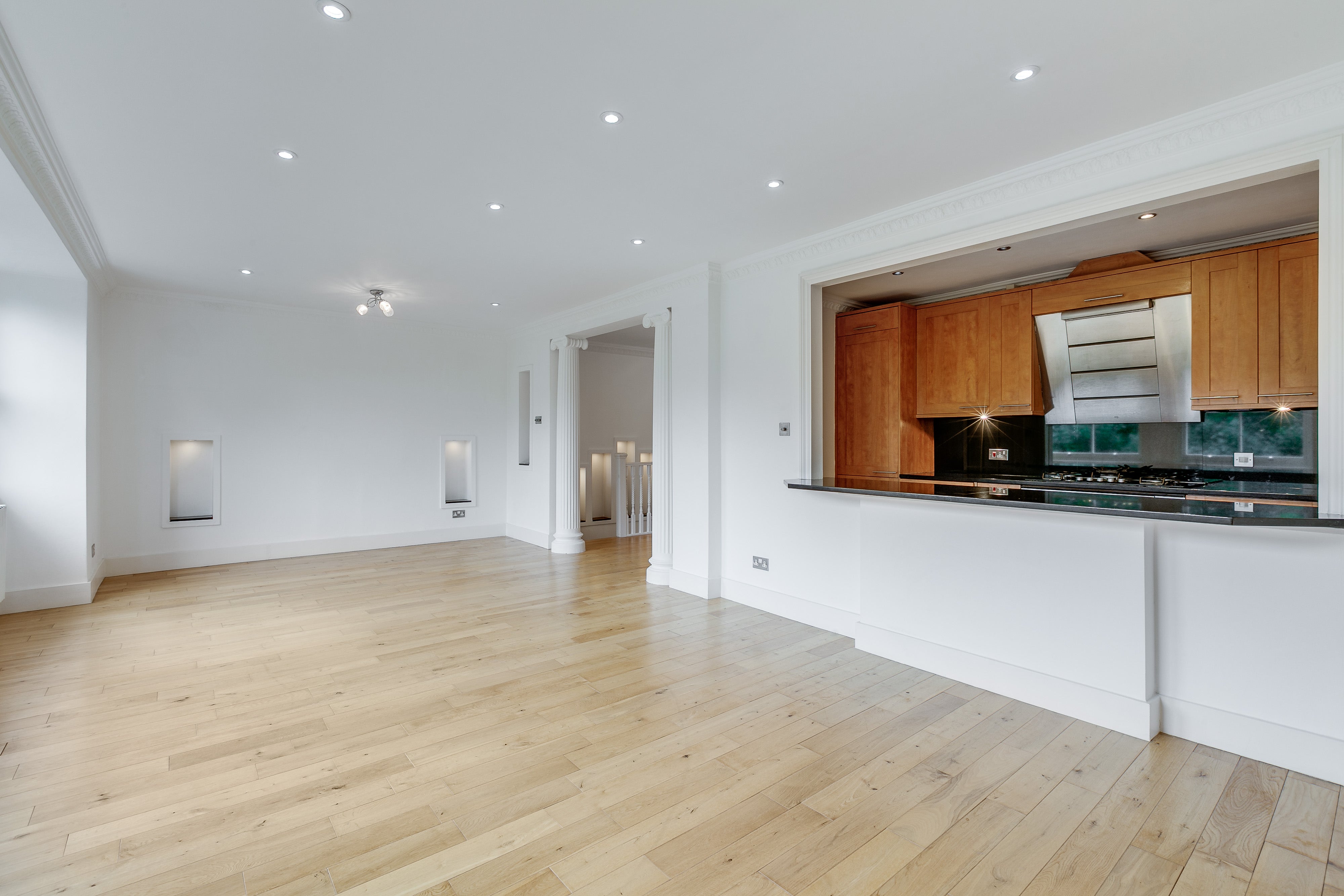 Flat Clifton Gardens in City of Westminster