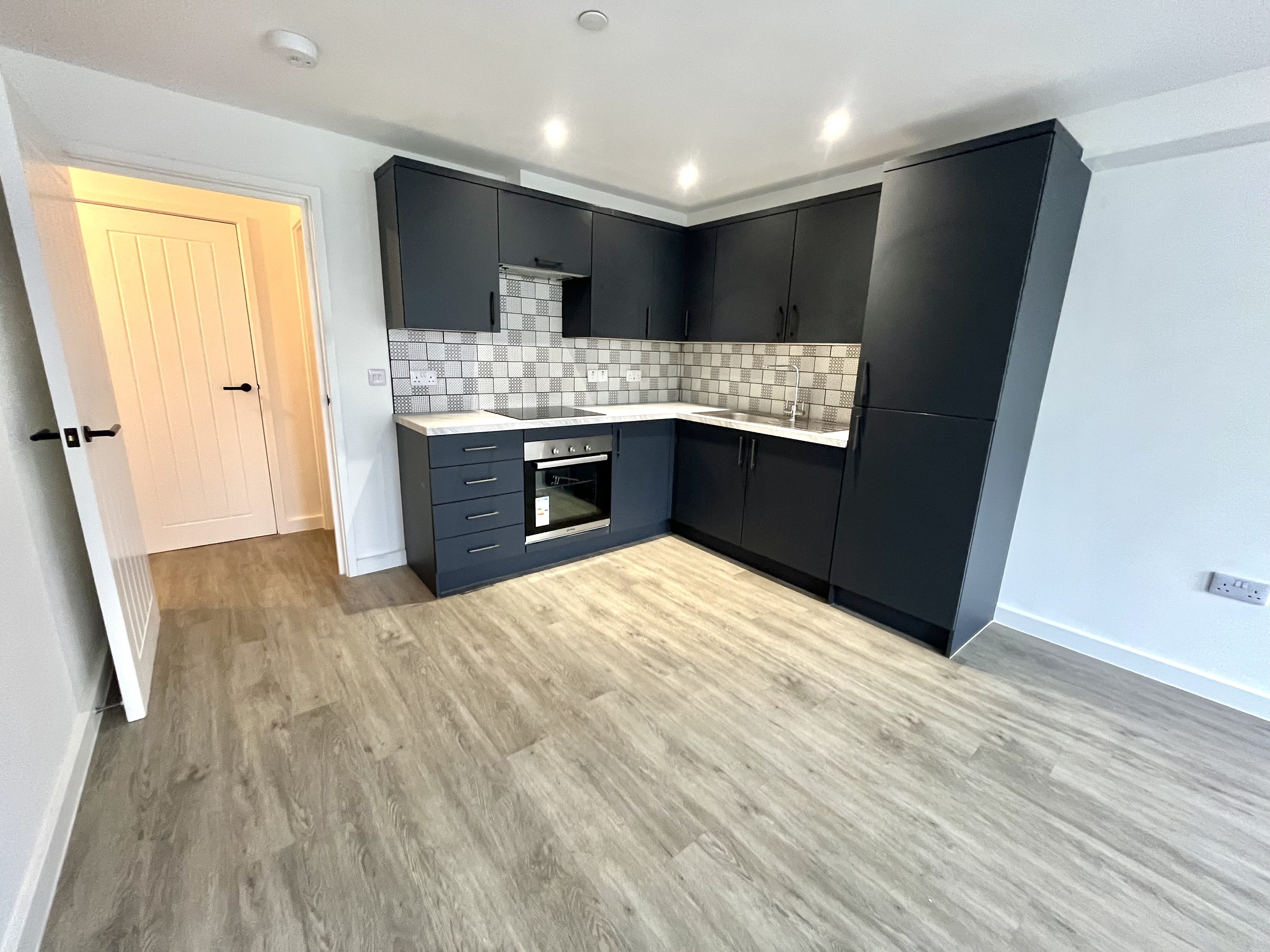 Flat Cowbridge Road East in Cardiff