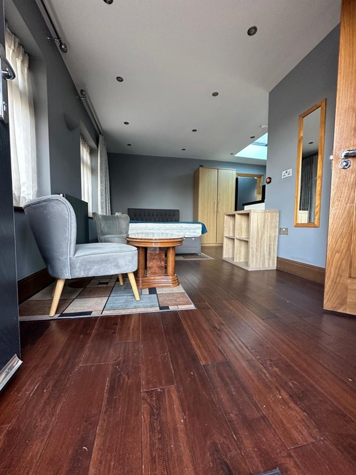 Flat Bengeworth Road in Greater London