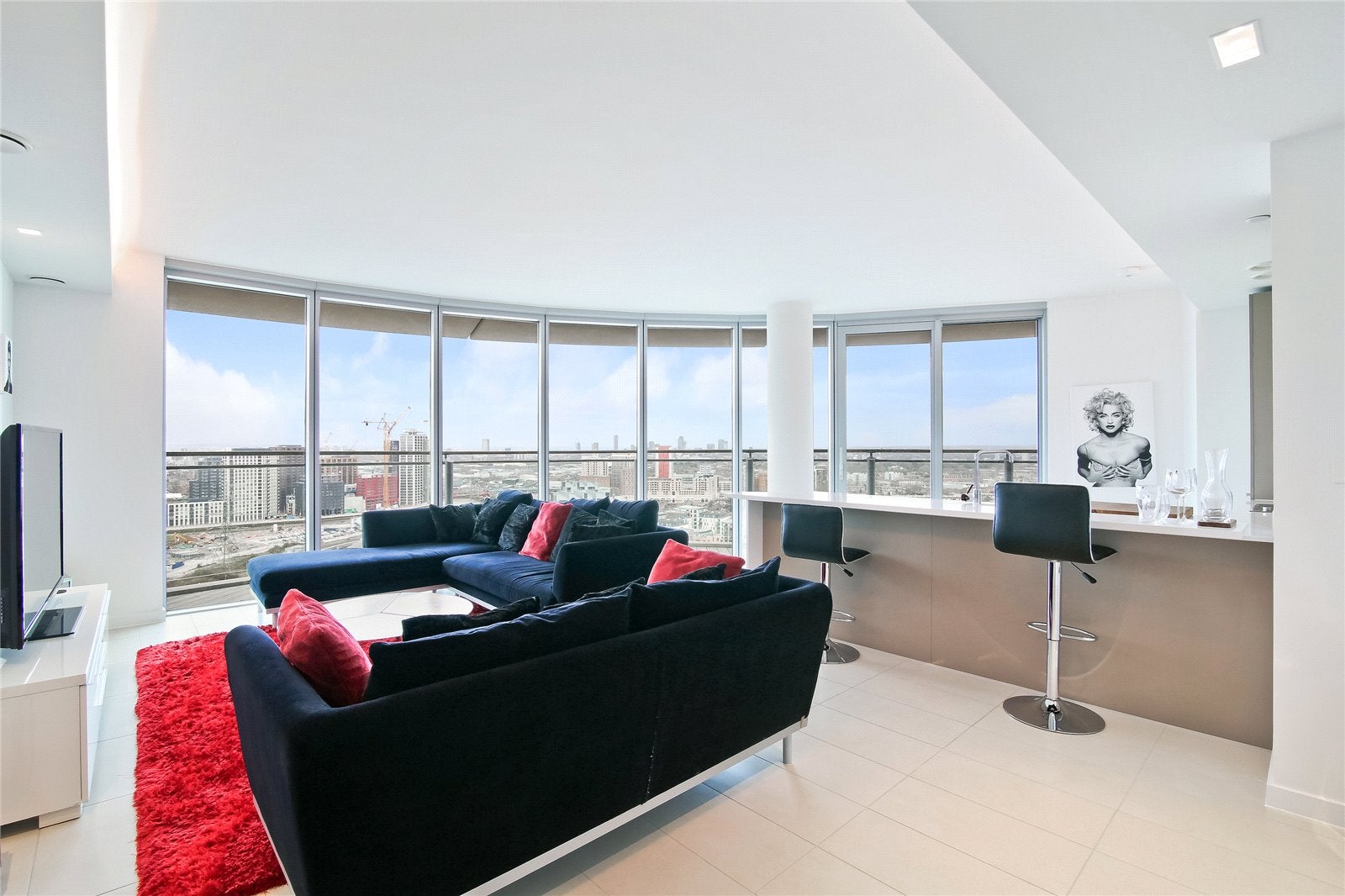 Flat Silvertown Way in Greater London