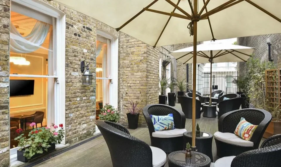 Flat Queen's Gate Gardens in Greater London