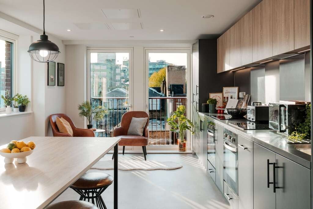 Room Avonmouth Street in Greater London