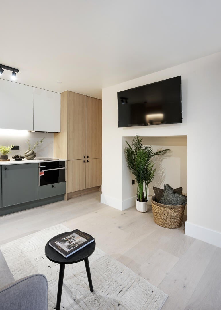 Flat Kensington Gardens Square in City of Westminster