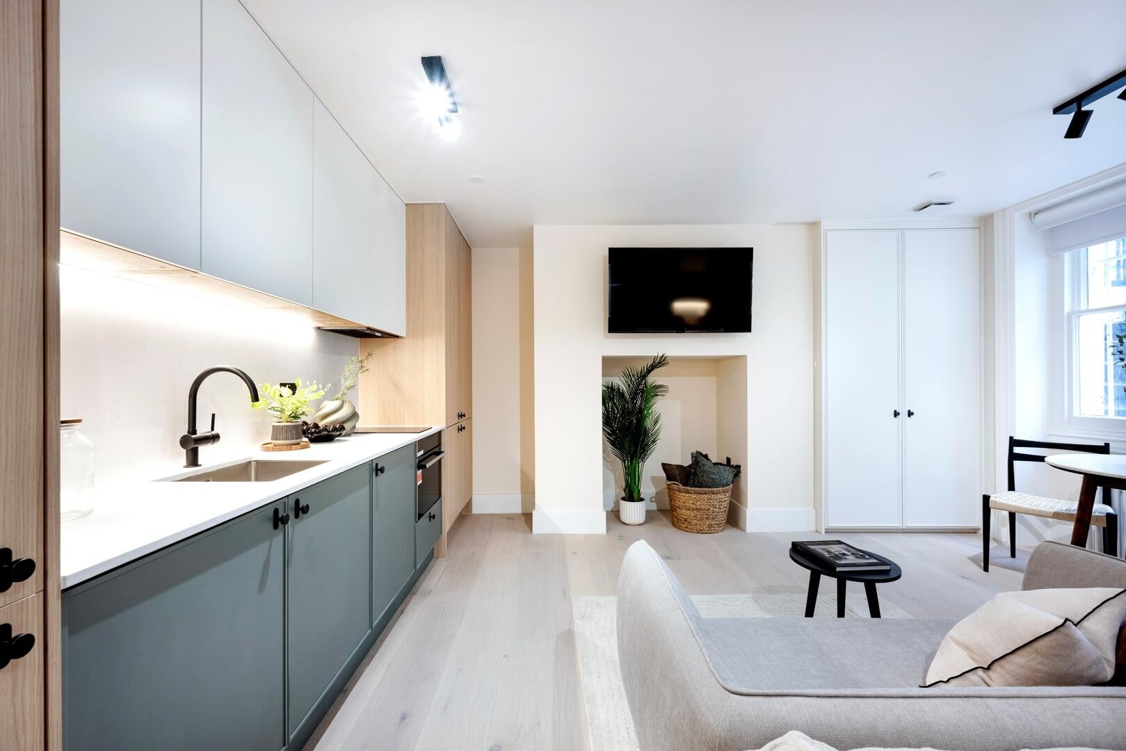 Flat Kensington Gardens Square in City of Westminster