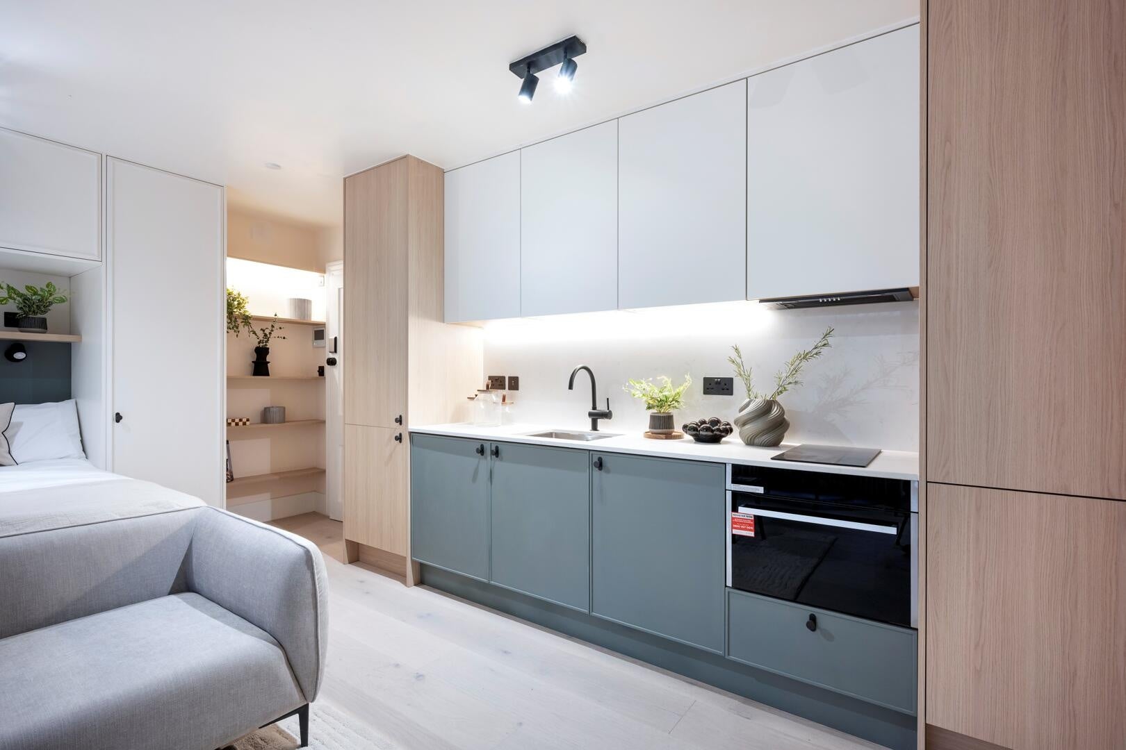 Flat Kensington Gardens Square in City of Westminster