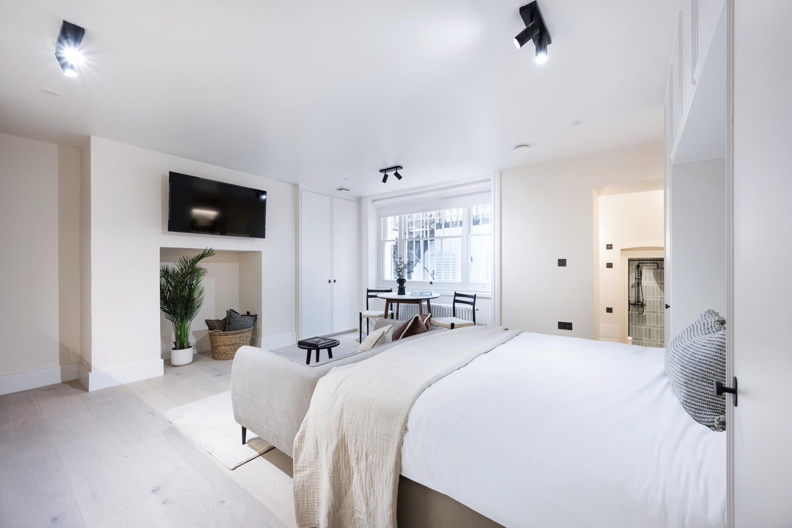 Flat Kensington Gardens Square in City of Westminster