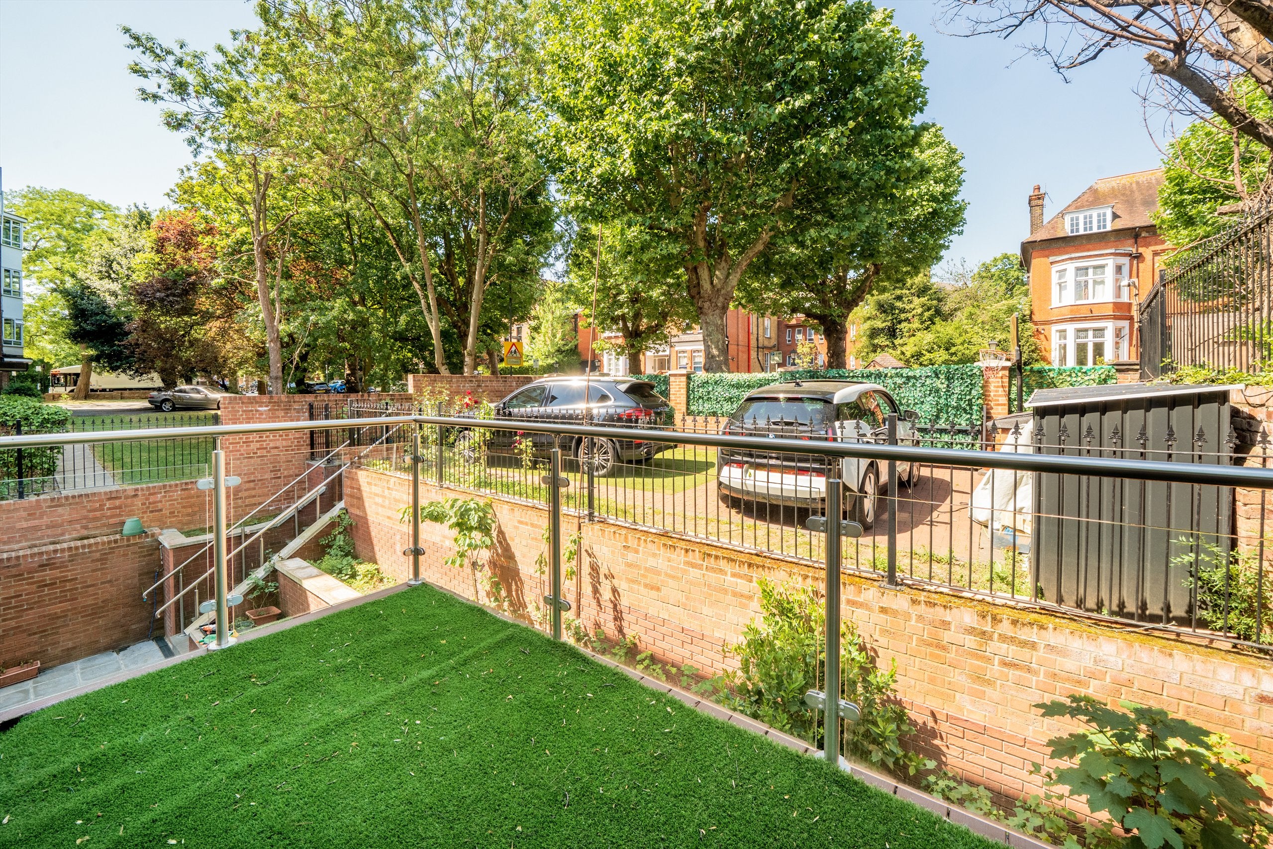 House Mowbray Road in Greater London