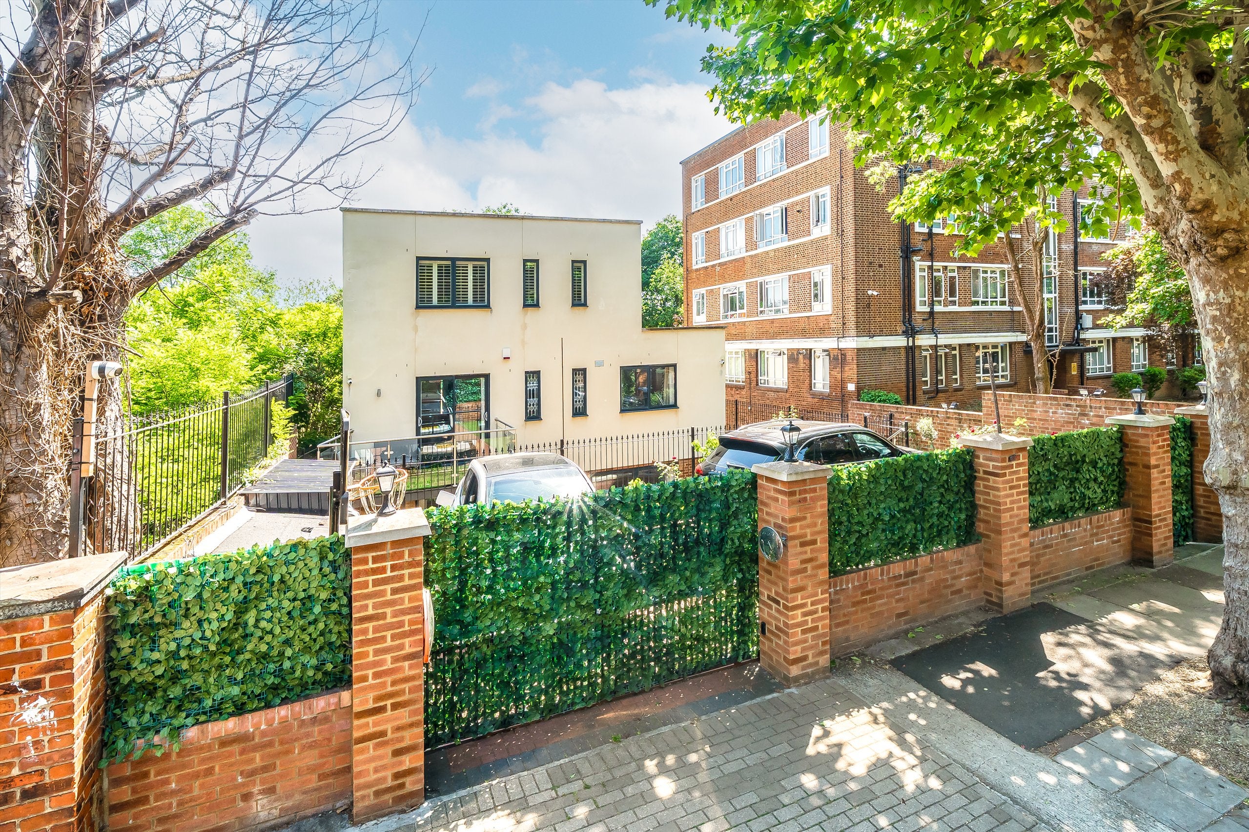 House Mowbray Road in Greater London