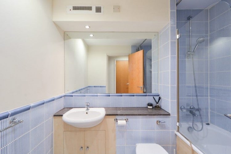 Flat Chicheley Street in Greater London