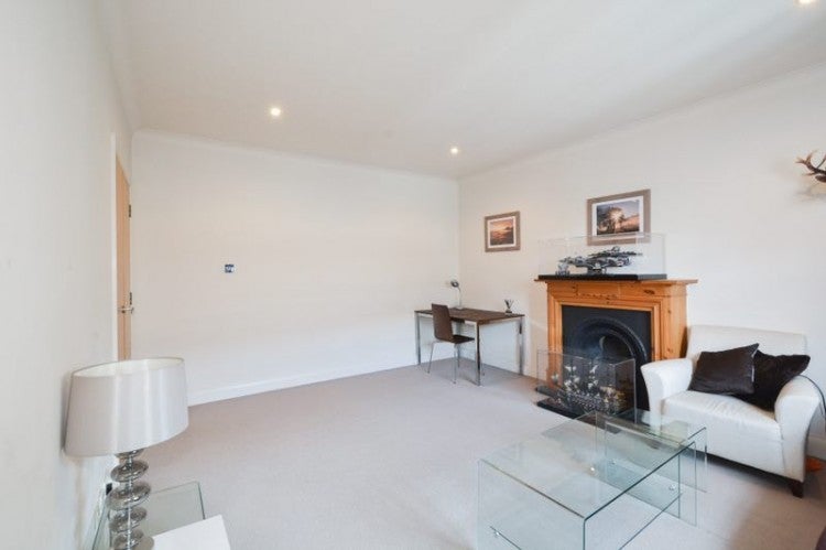 Flat Chicheley Street in Greater London