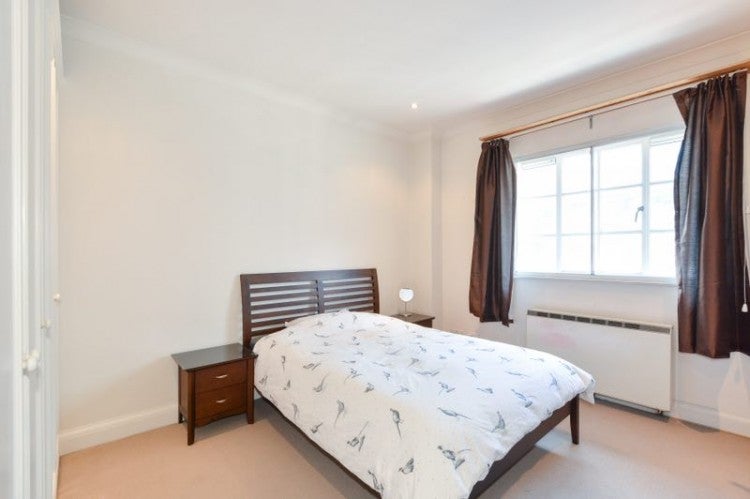 Flat Chicheley Street in Greater London
