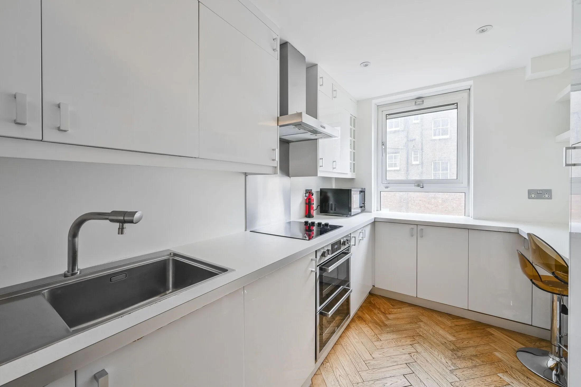 Flat Devonshire Court in Greater London