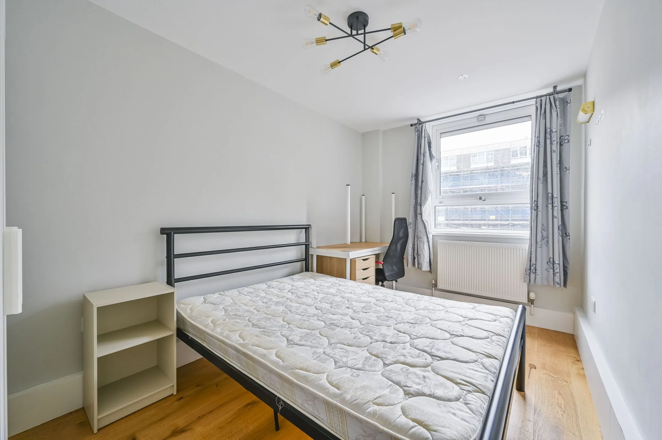 Flat Devonshire Court in Greater London