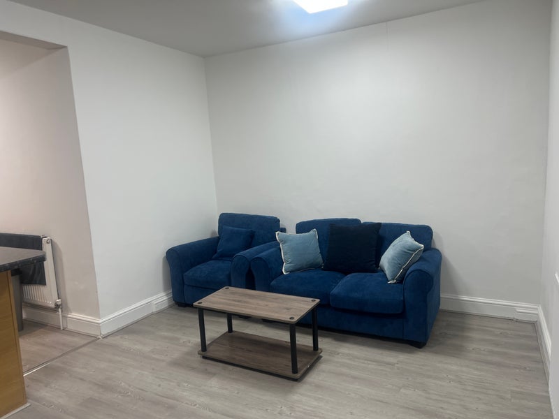 Room Springfield Road in Greater London