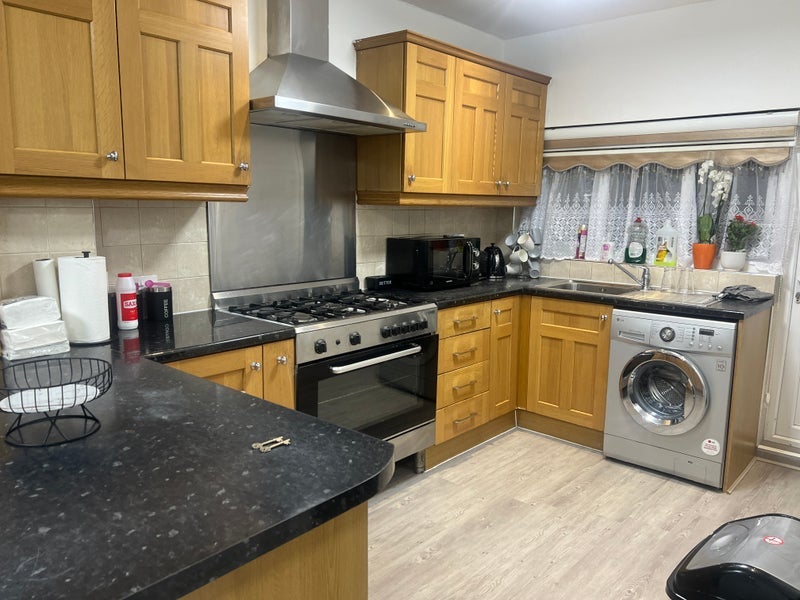Room Springfield Road in Greater London