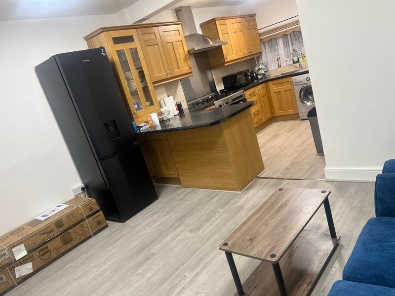 Room Springfield Road in Greater London
