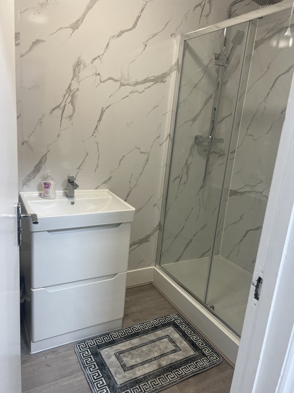 Room Springfield Road in Greater London
