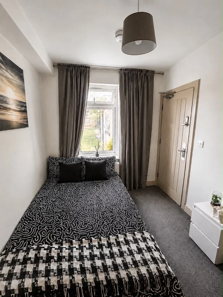 Room Upper Luton Road in Chatham