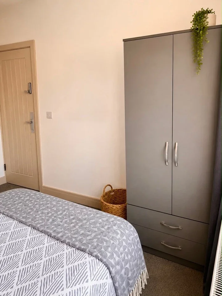 Room Upper Luton Road in Chatham