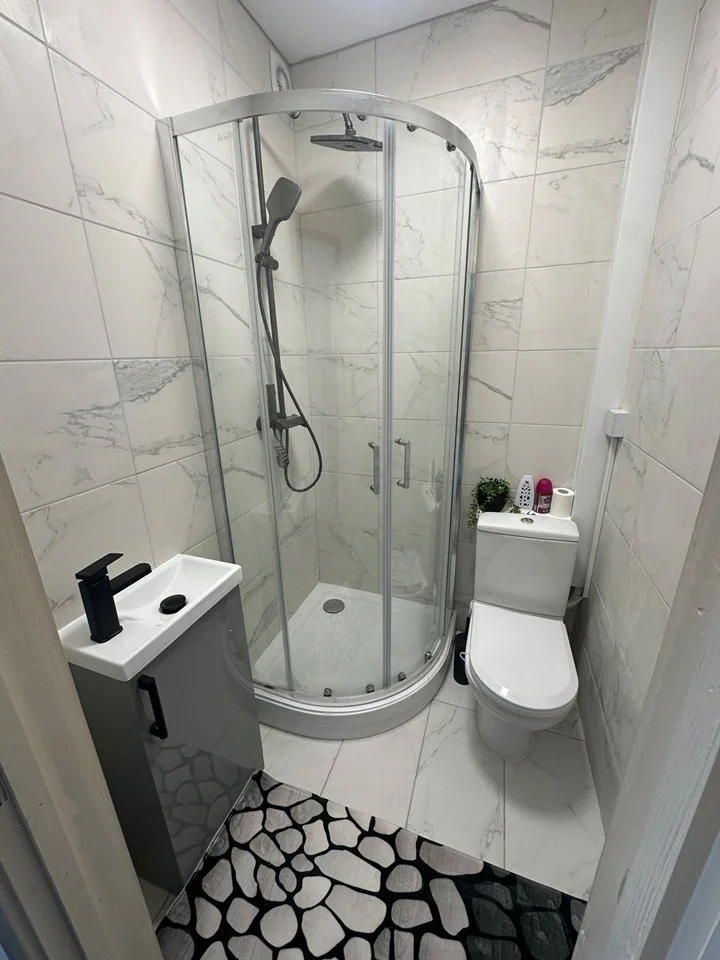 Room Upper Luton Road in Chatham