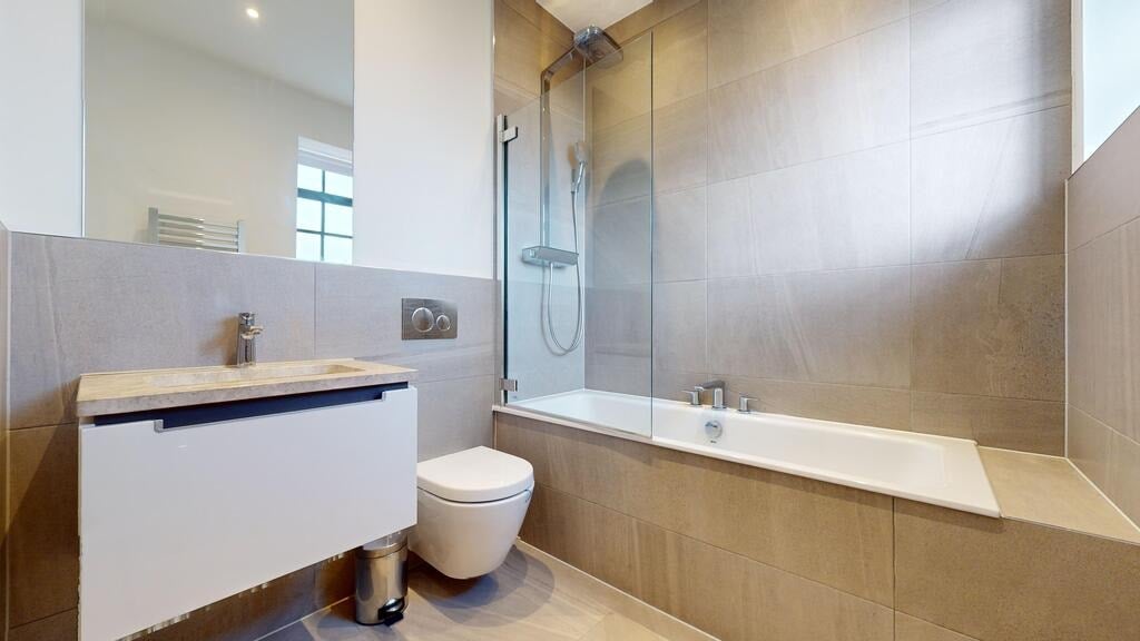 Flat Rainville Road in Greater London