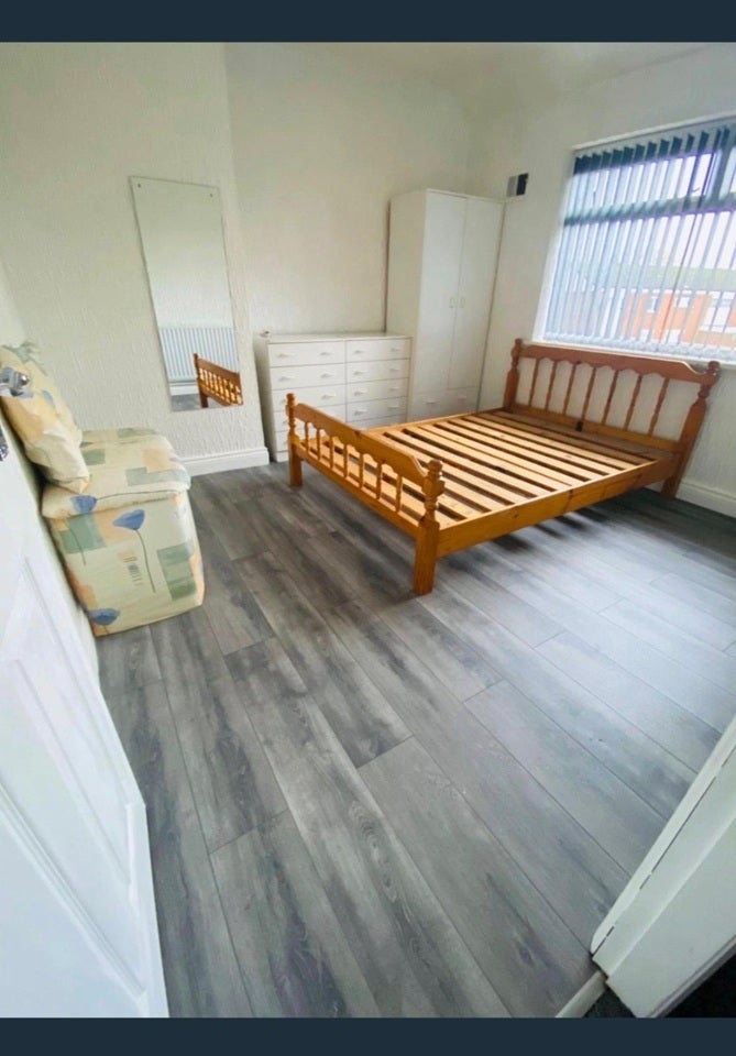 Room St Margarets Avenue in Birmingham