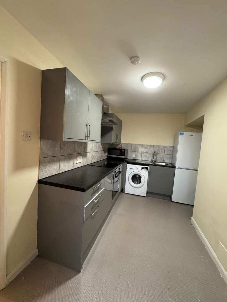 Flat Uxbridge Road in Greater London