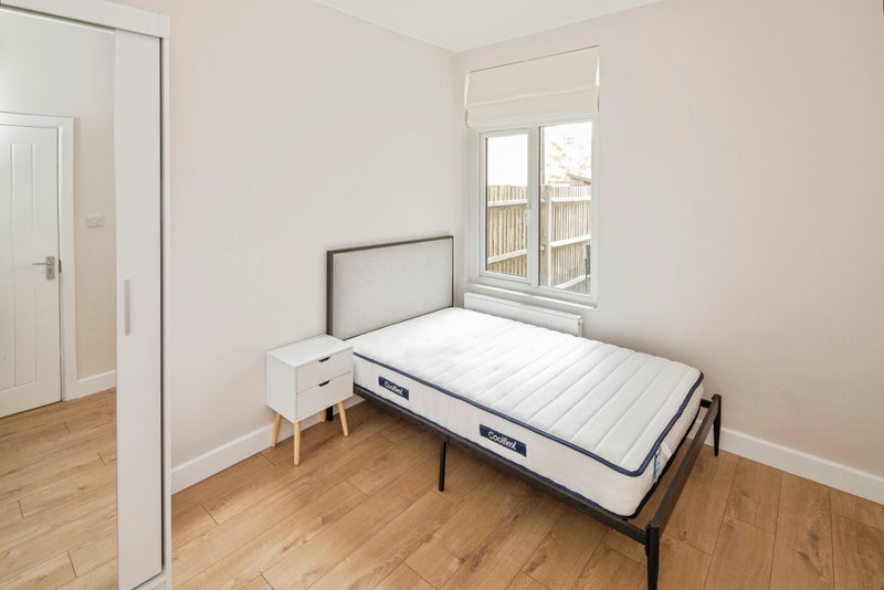 Room Wearside Road in Greater London