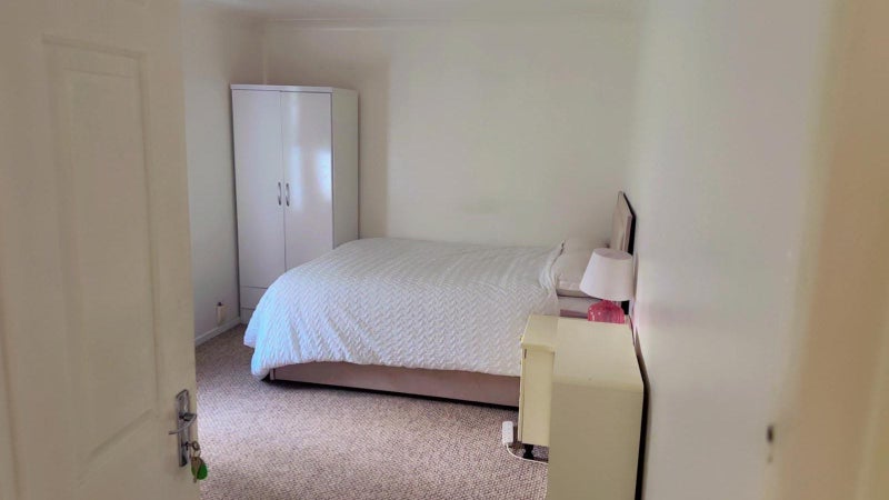 Room Sullivan Drive in Crawley