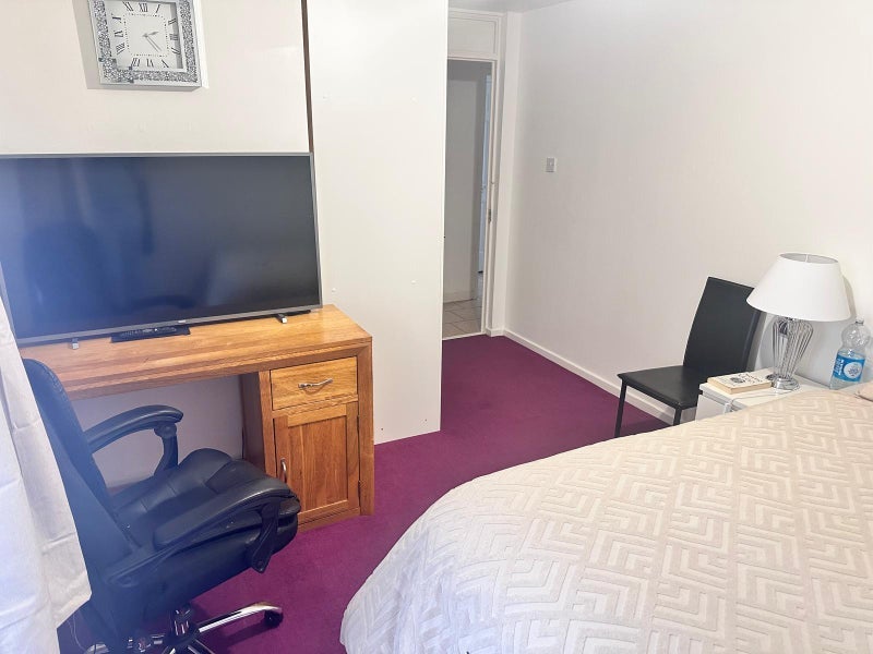 Room Sullivan Drive in Crawley