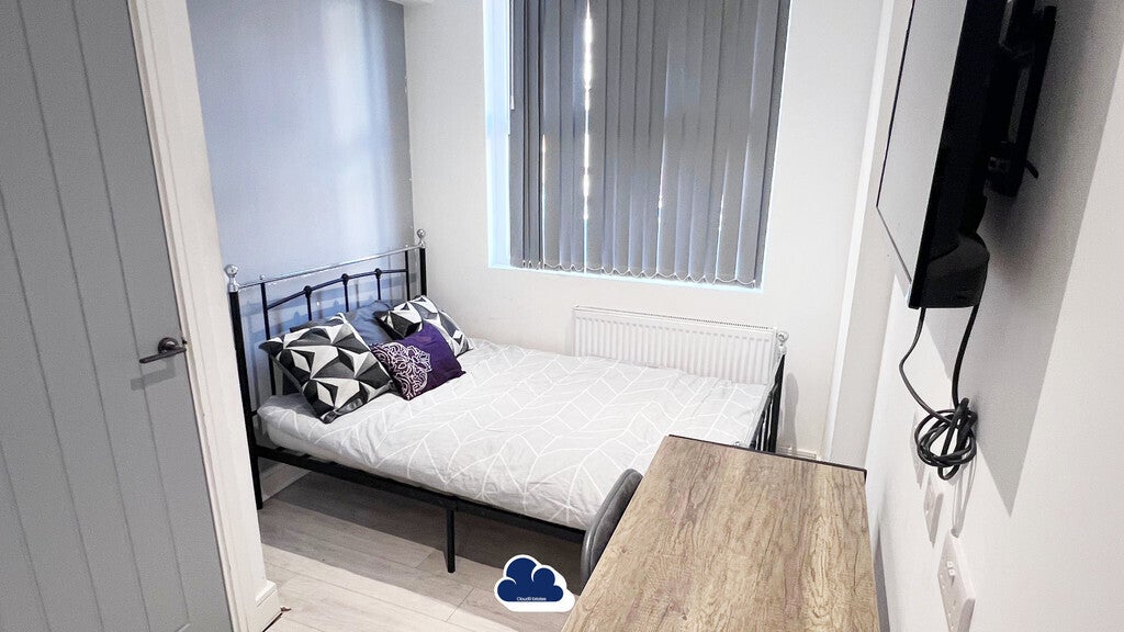 Room Marlborough Road in Coventry