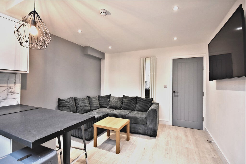 Room Marlborough Road in Coventry