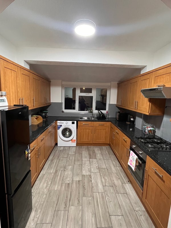 Room Addiscombe Court Road in Greater London