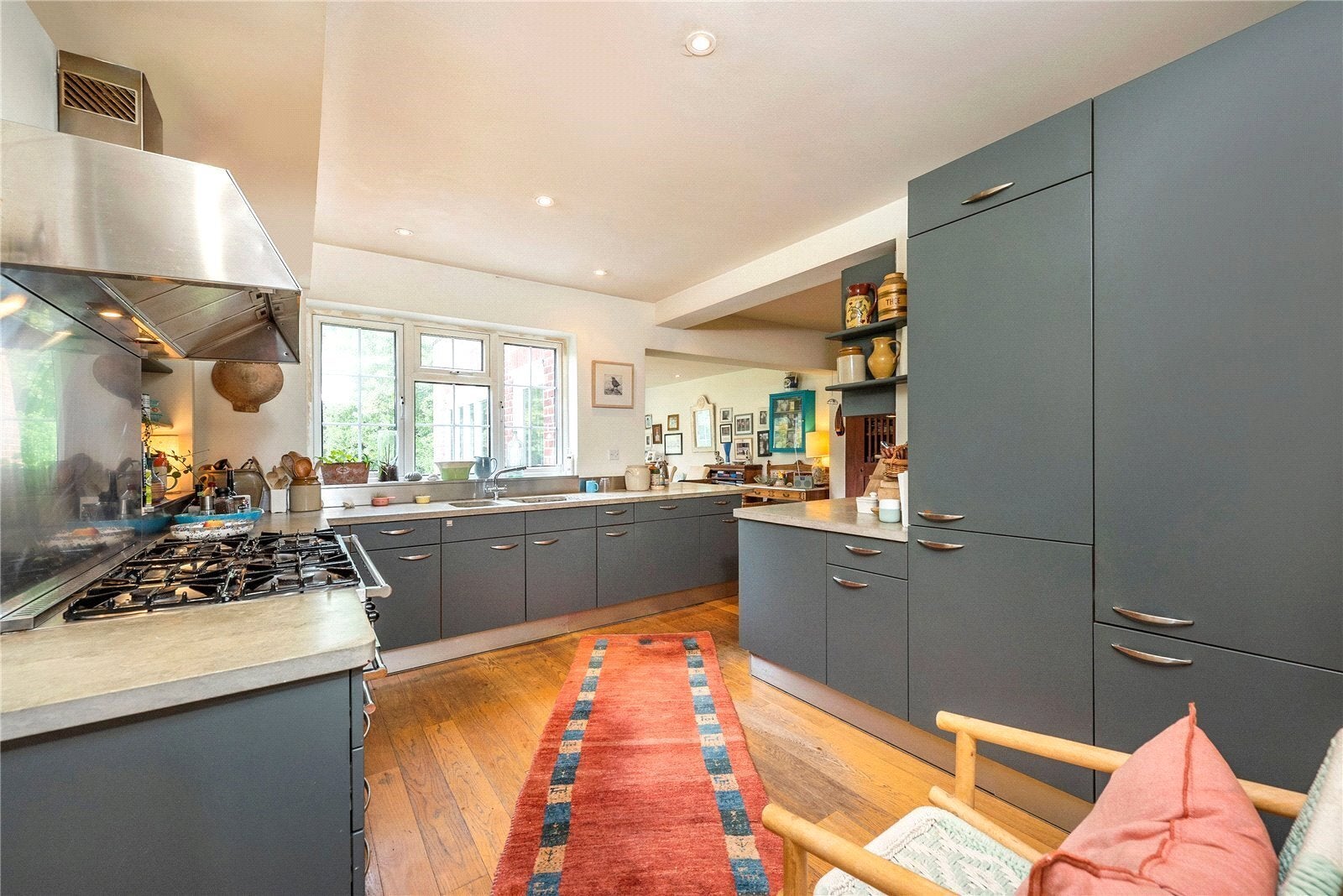 House Roedean Crescent in Greater London