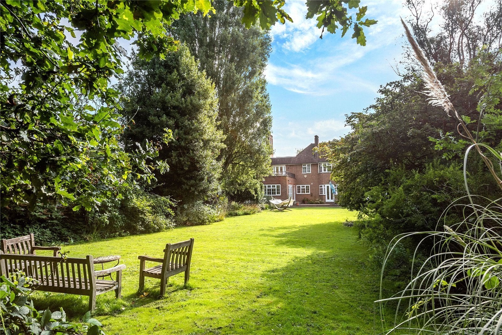 House Roedean Crescent in Greater London