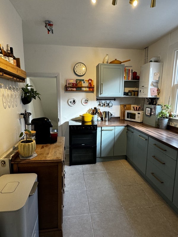 Room Fleeming Road in Greater London