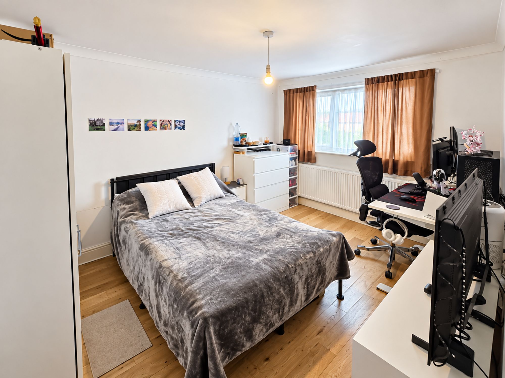 Room Raglan Road in Greater London