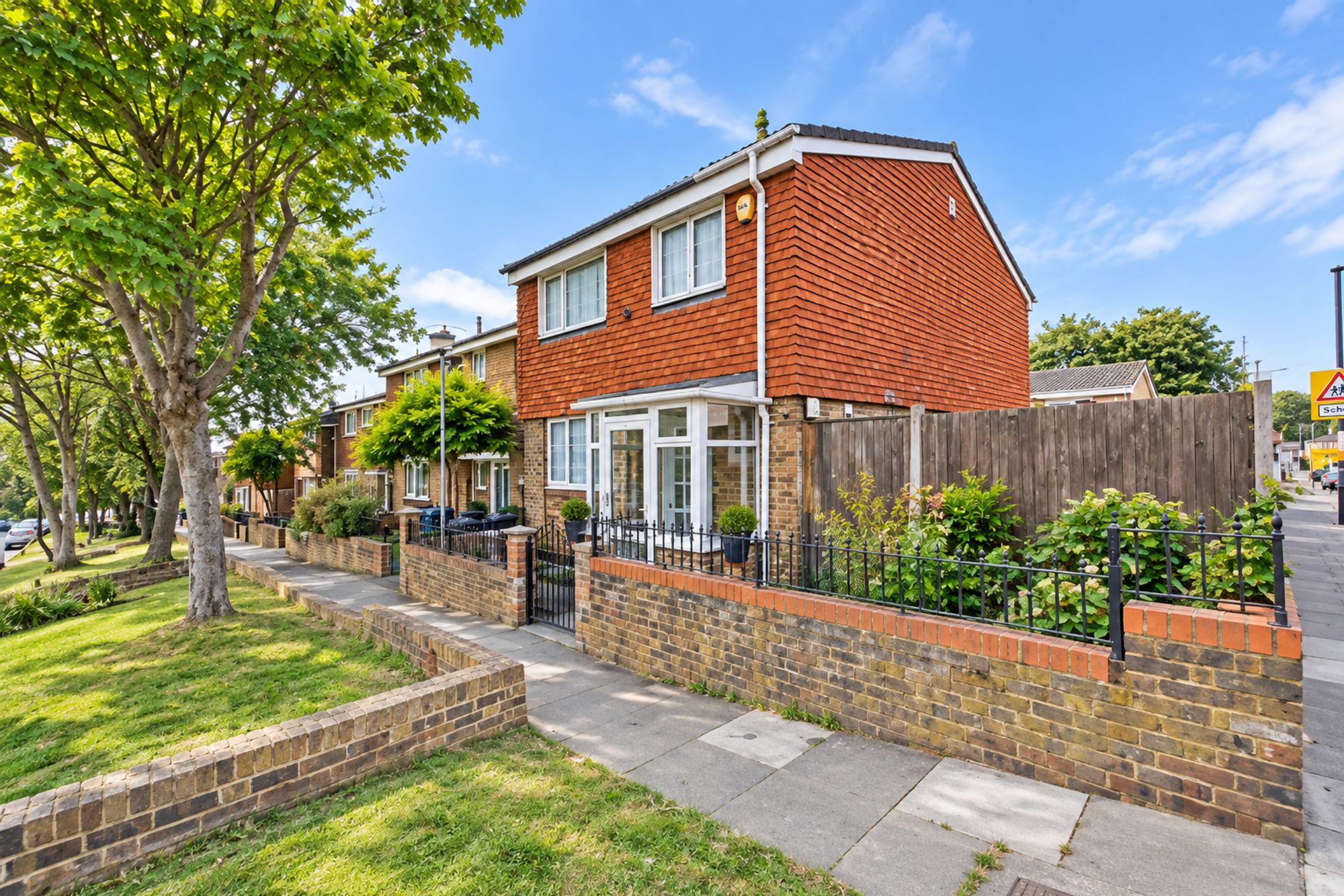 Room Raglan Road in Greater London