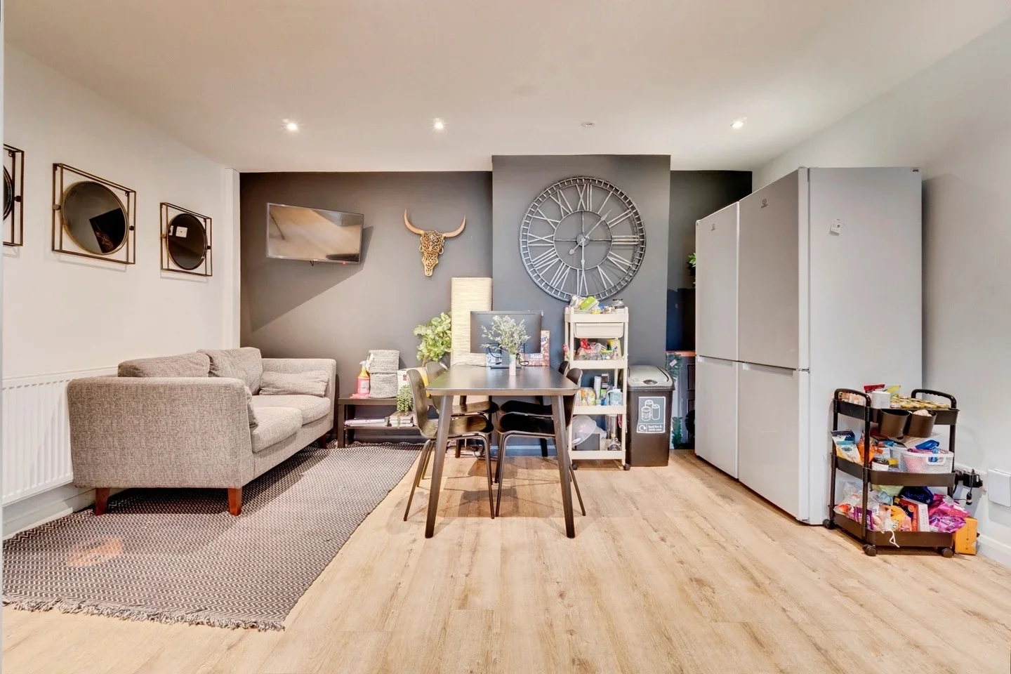 Room Mayhew Crescent in High Wycombe Community Board
