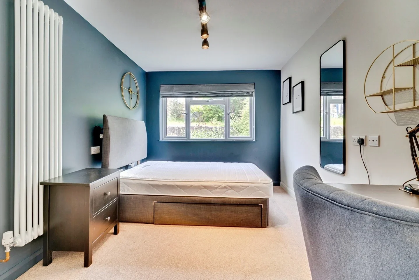 Room Mayhew Crescent in High Wycombe Community Board