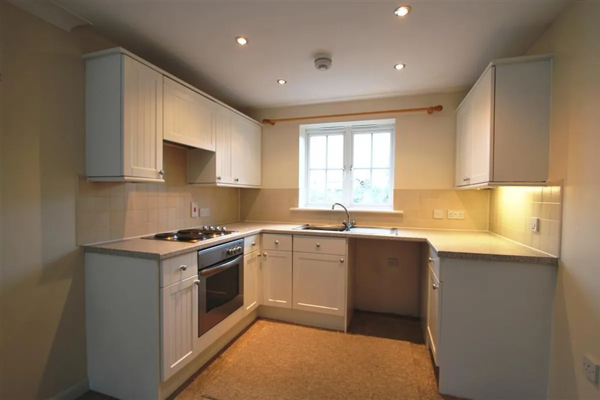 Flat Gatehouse Court in Taunton