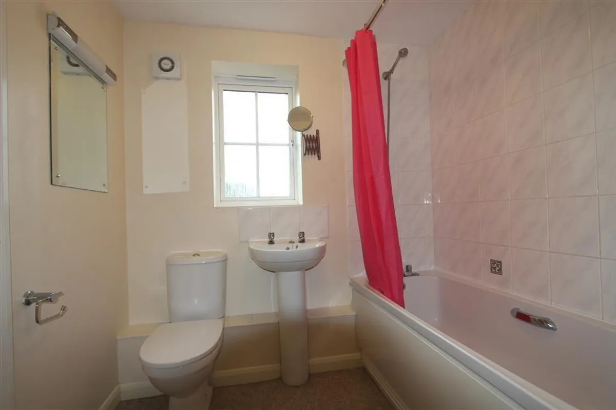 Flat Gatehouse Court in Taunton