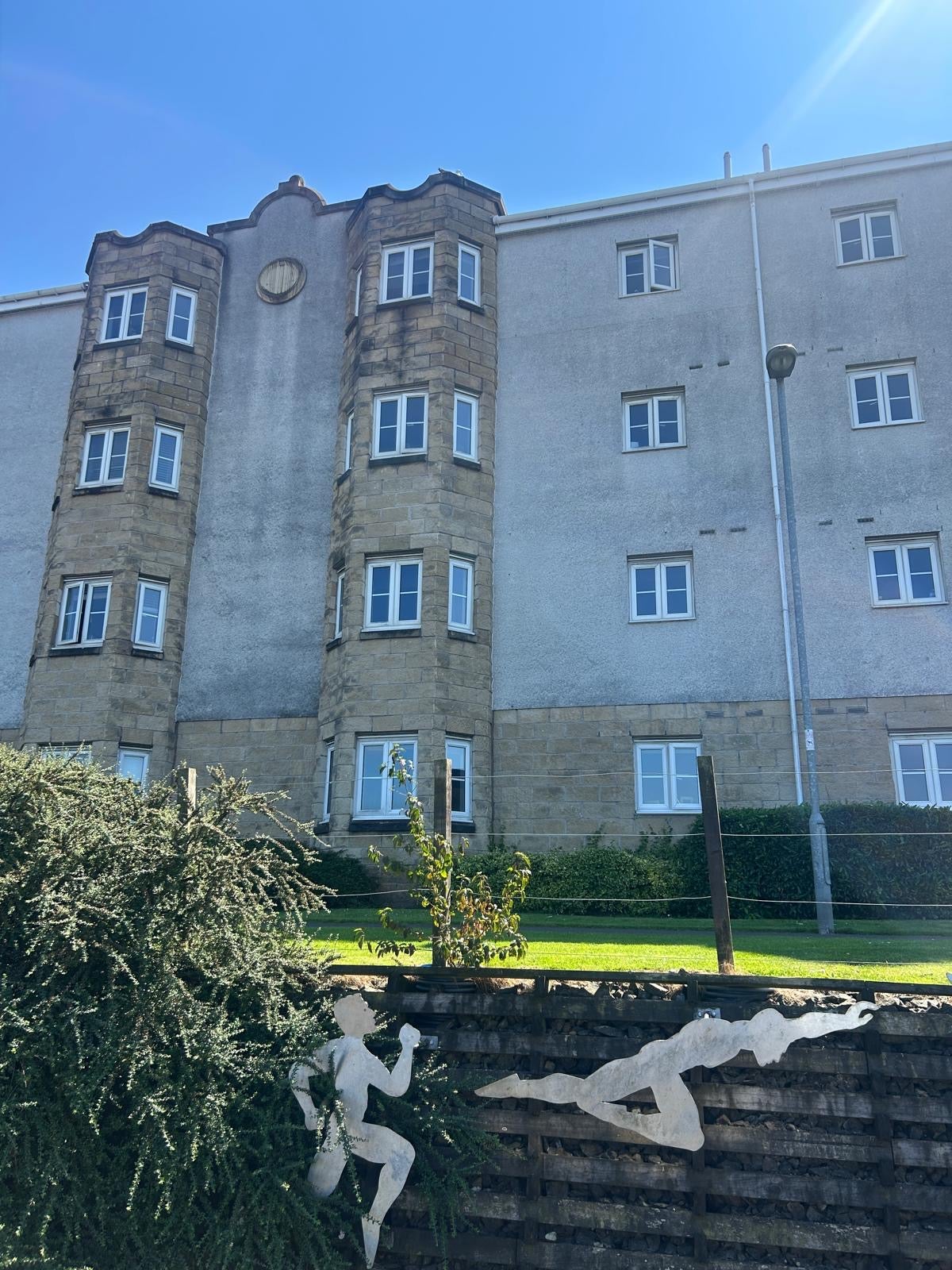 Flat Lloyd Court in Rutherglen