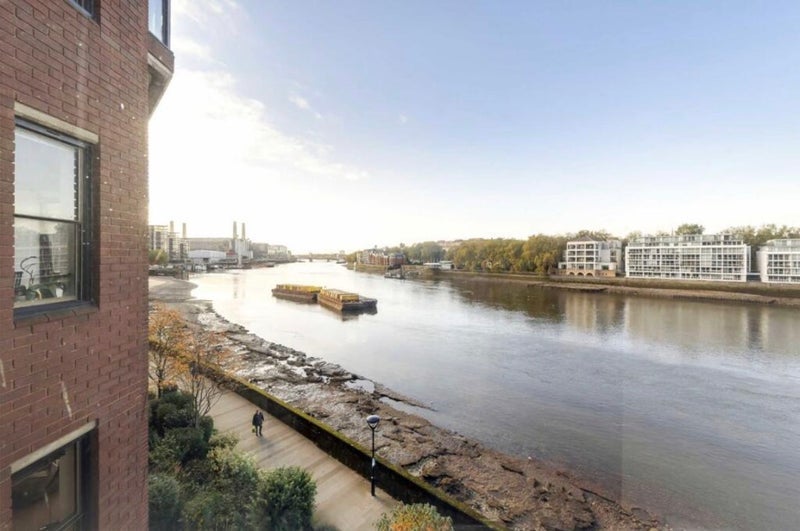 Room Nine Elms Lane in Greater London